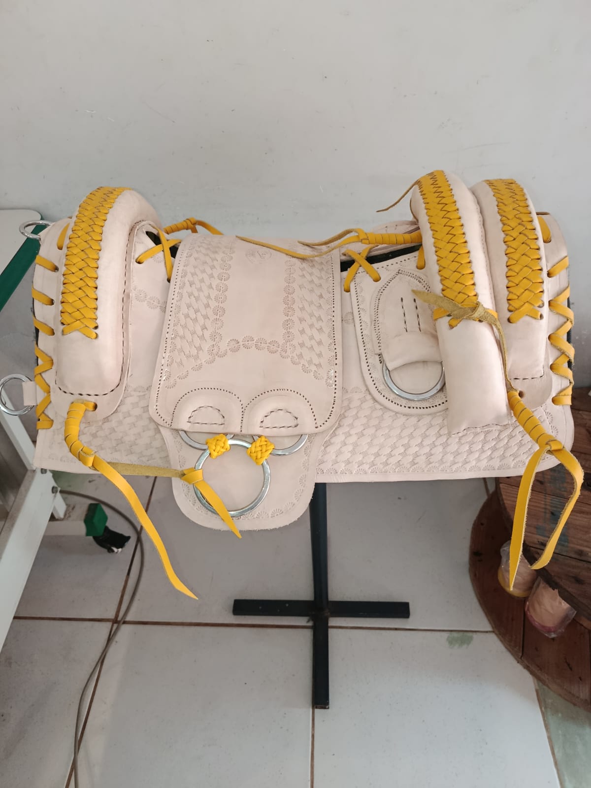 charuto 3 argolas natural com trança amarela